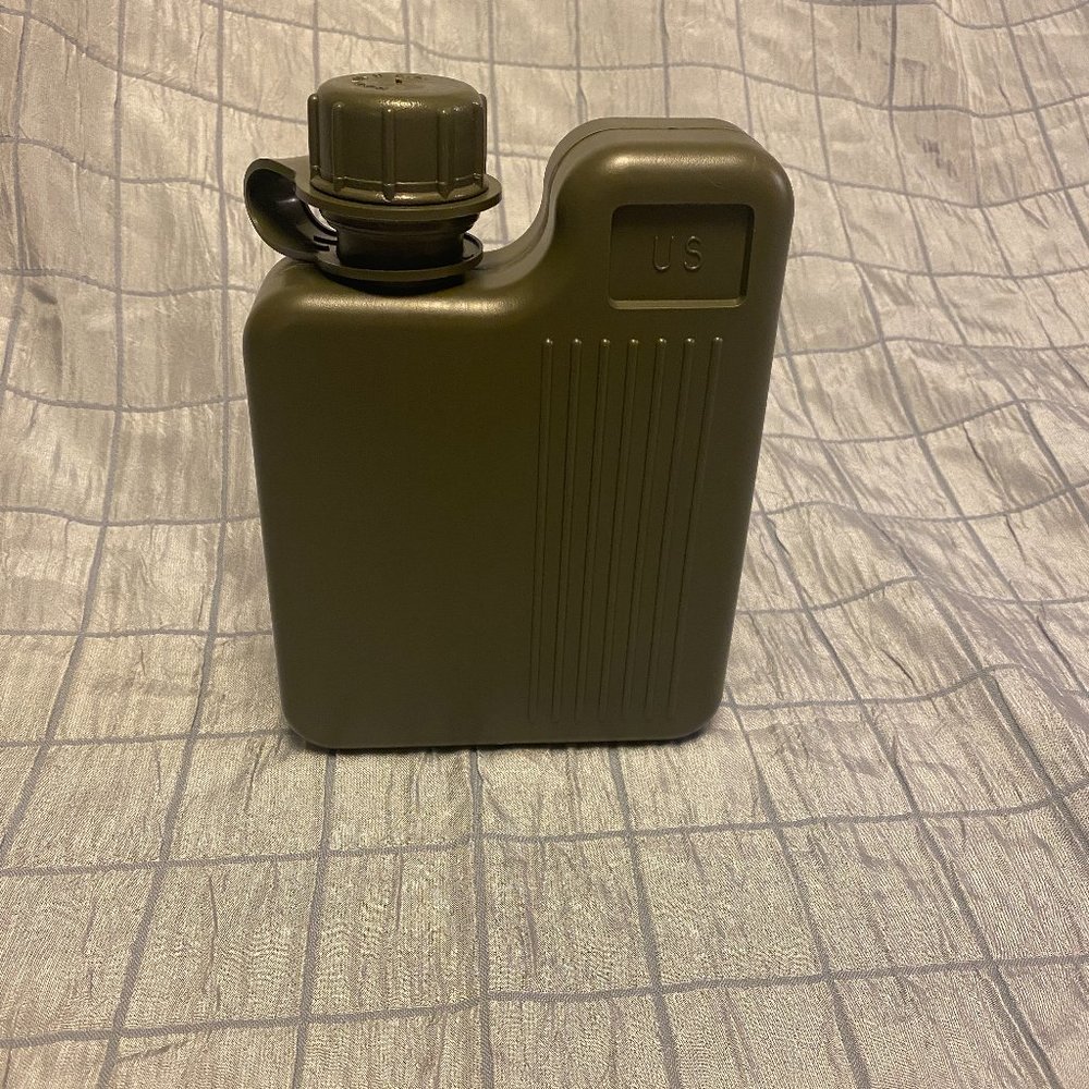 Olive Back packer canteen 1 Liter NEW